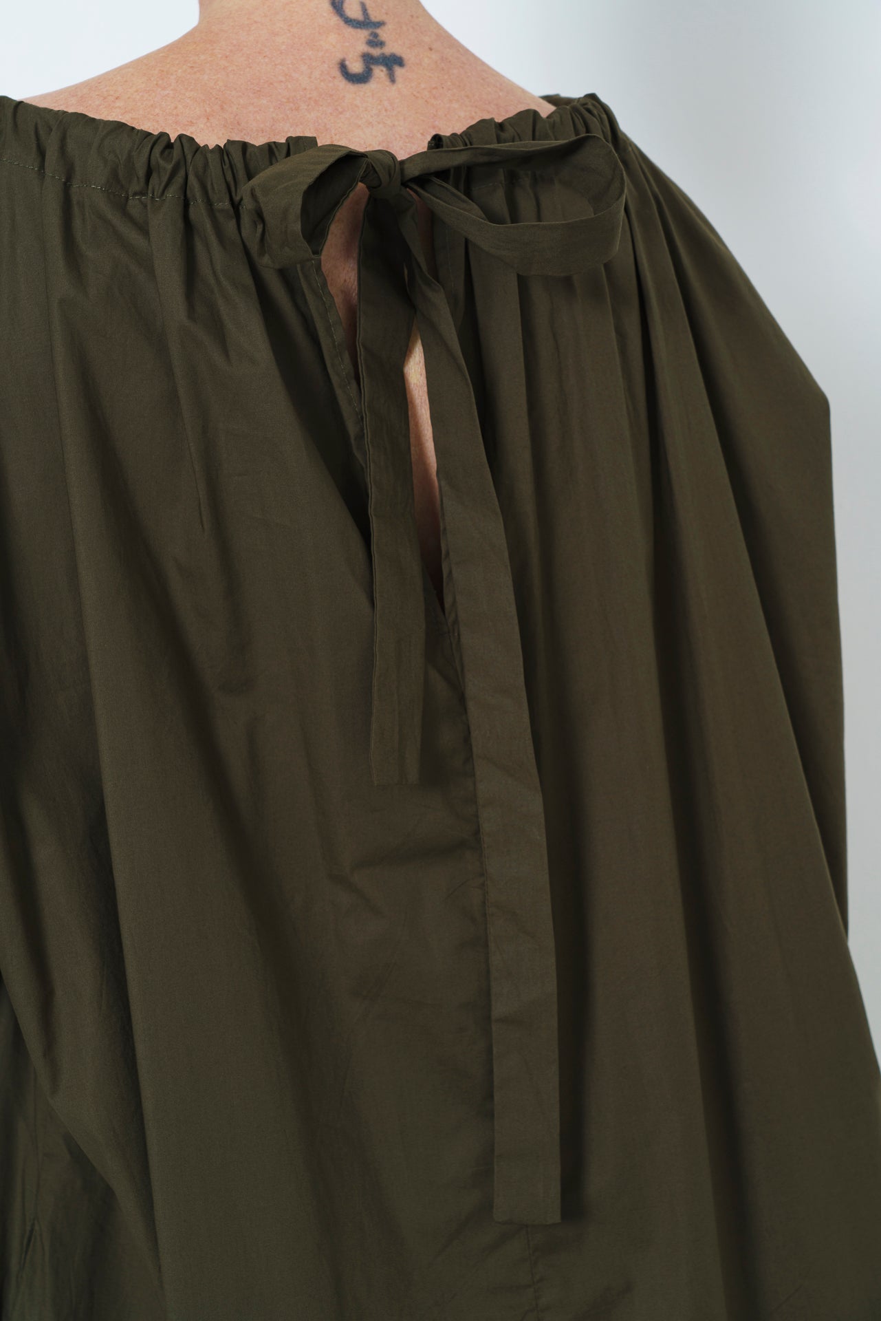 MARLEY GUAGED NECK DRESS LONG - OLIVE