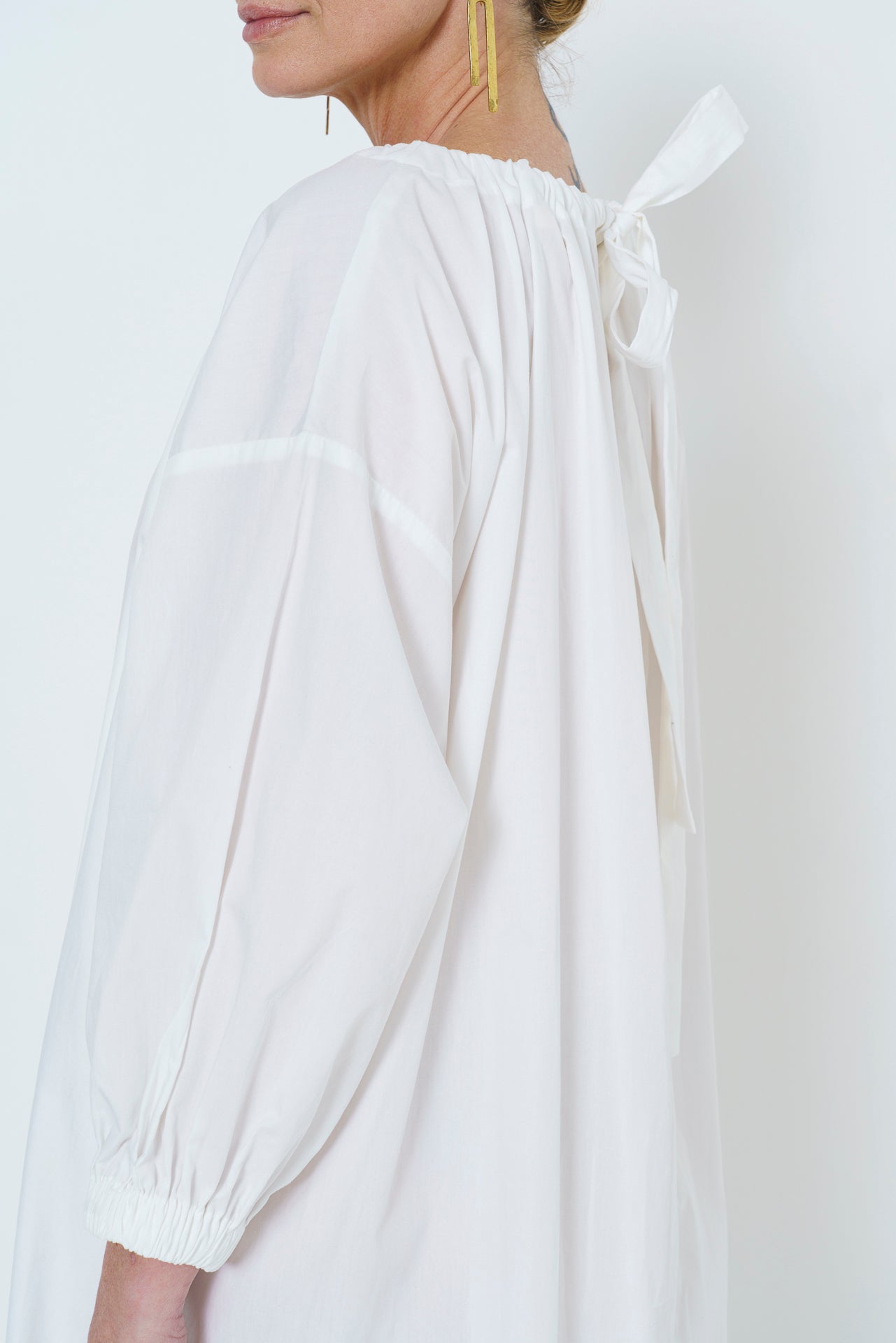 MARLEY GUAGED NECK DRESS SHORT- WHITE