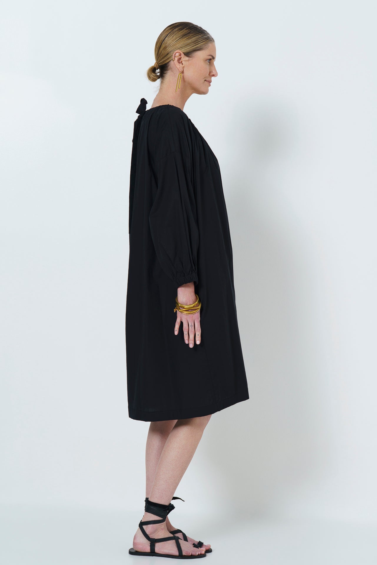 MARLEY GUAGED NECK DRESS SHORT- BLACK