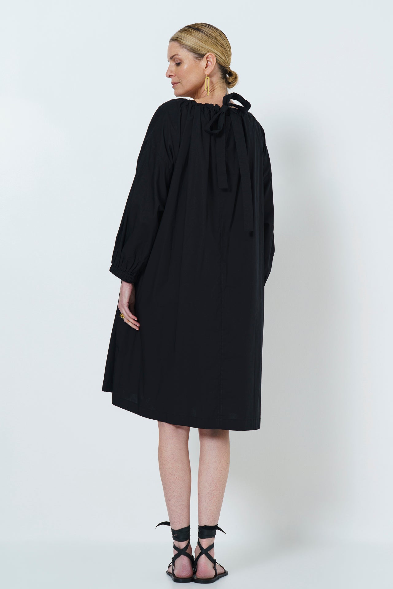 MARLEY GUAGED NECK DRESS SHORT- BLACK