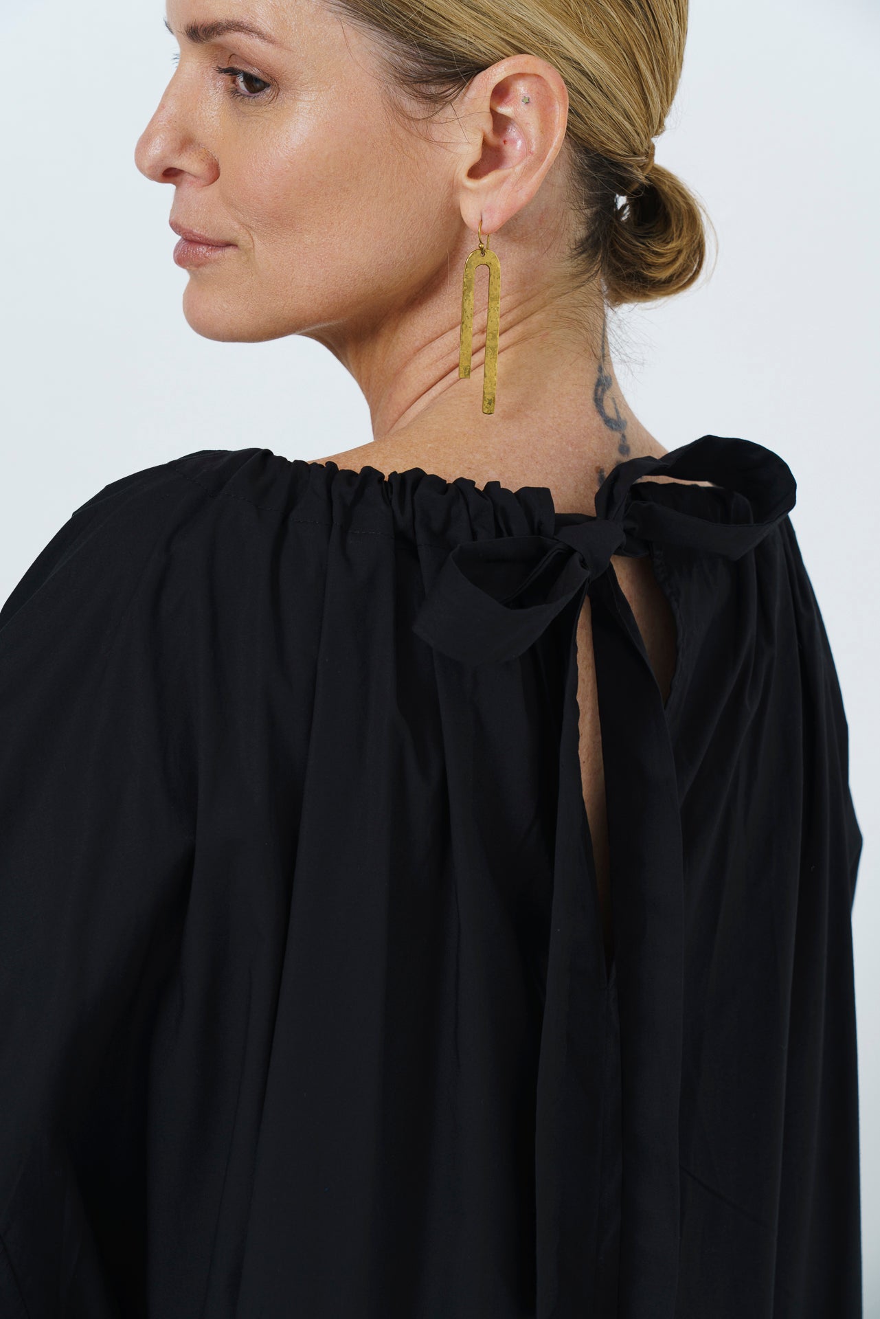 MARLEY GUAGED NECK DRESS LONG - BLACK