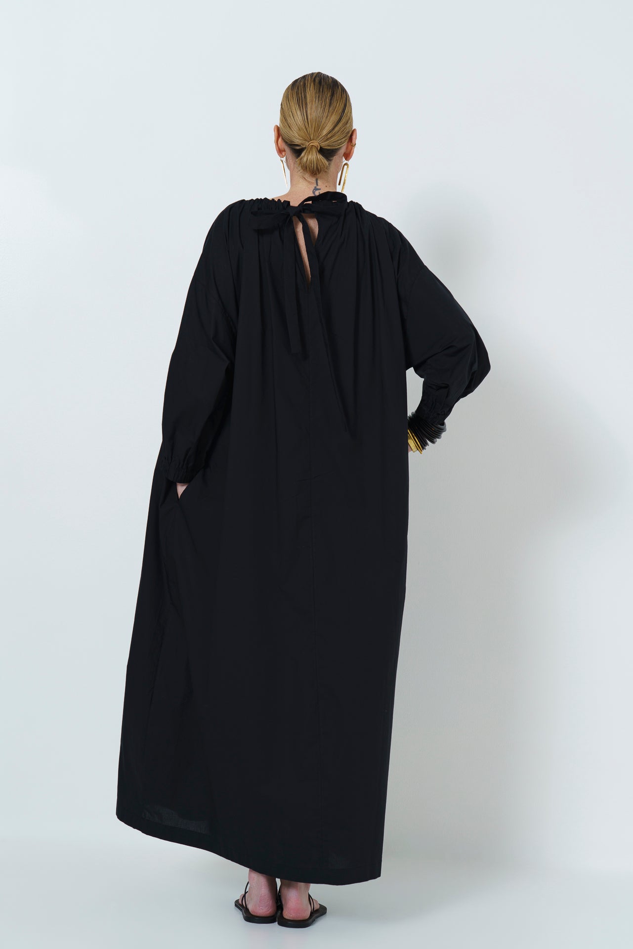 MARLEY GUAGED NECK DRESS LONG - BLACK
